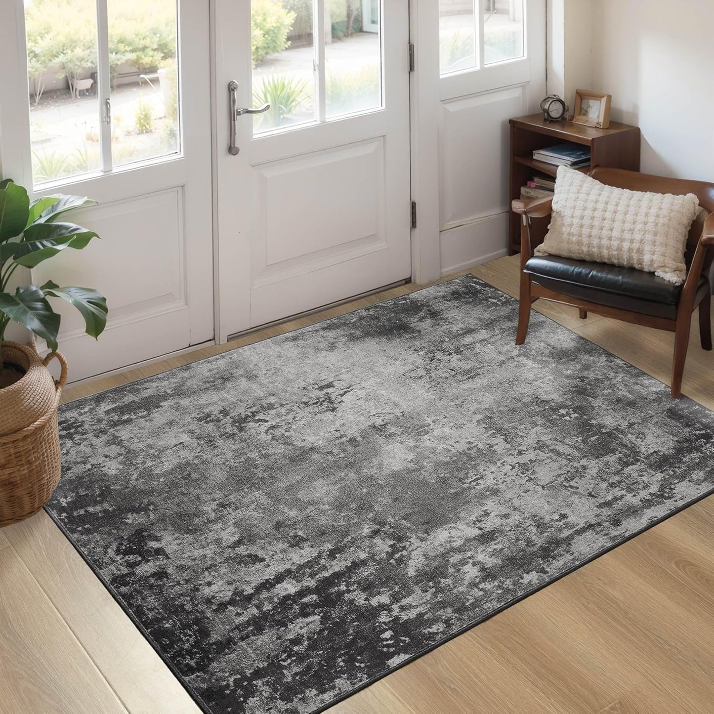 Stylish 3x5 Black Entry Rug for Modern Homes and Spaces
