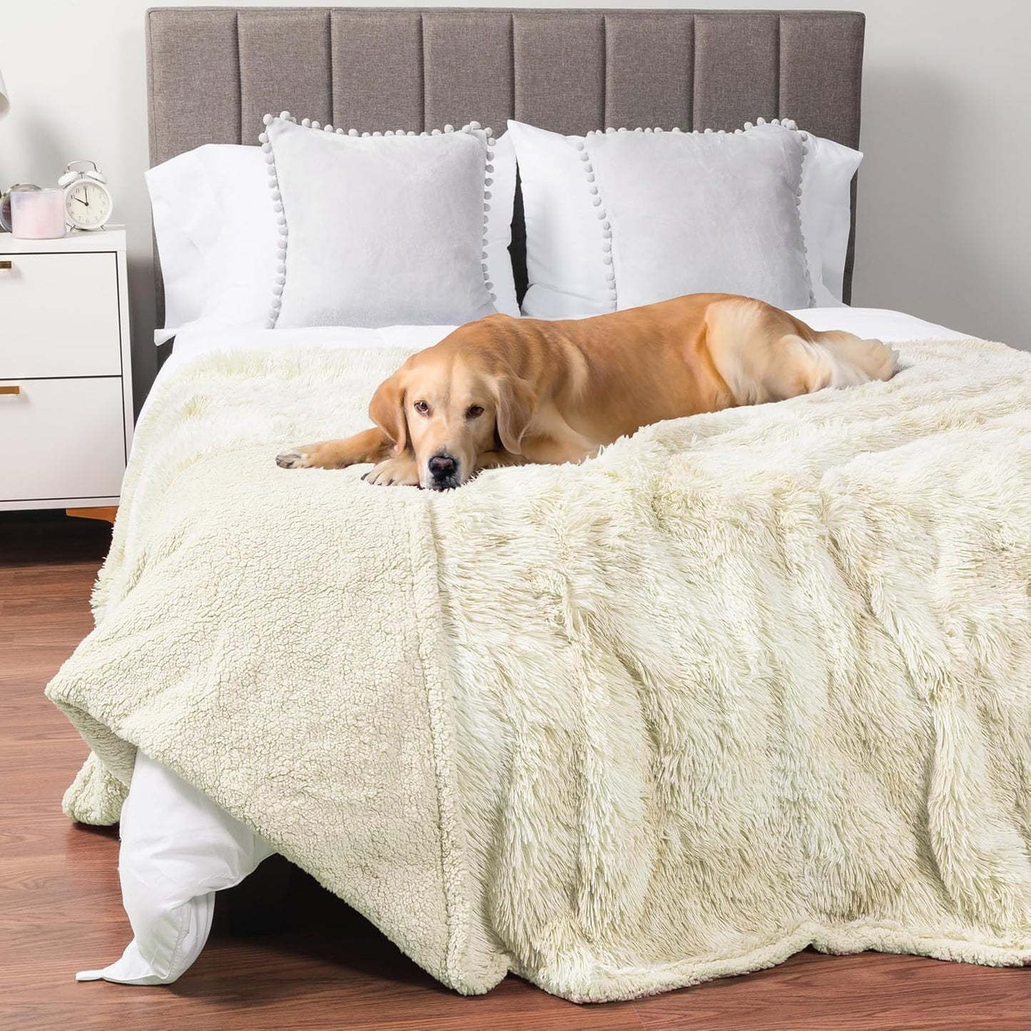 Waterproof Dog Blanket for Large Dogs, Soft Sherpa Cover