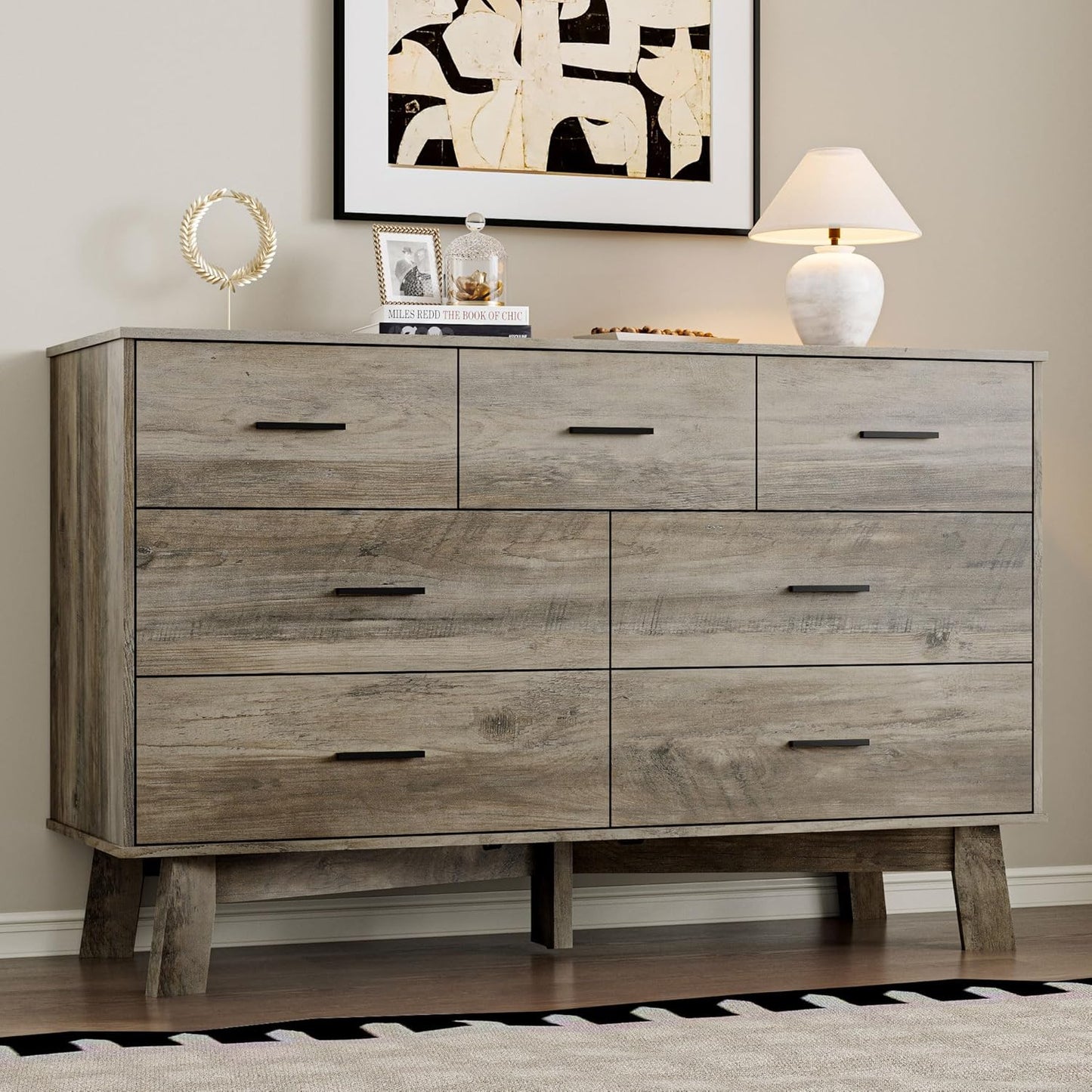 Modern 7-Drawer Dresser for Bedroom with Chic Design