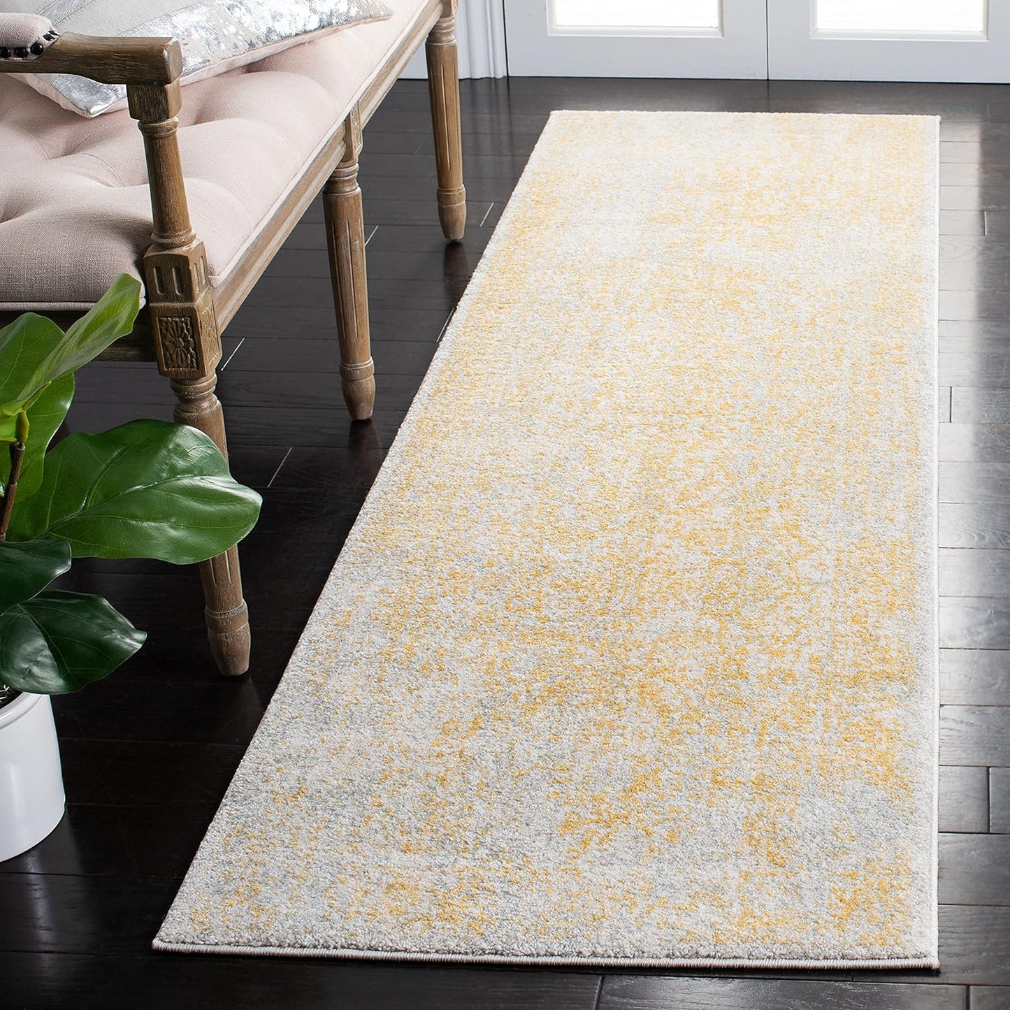 SAFAVIEH Evoke Collection Runner Rug - Stylish and Durable