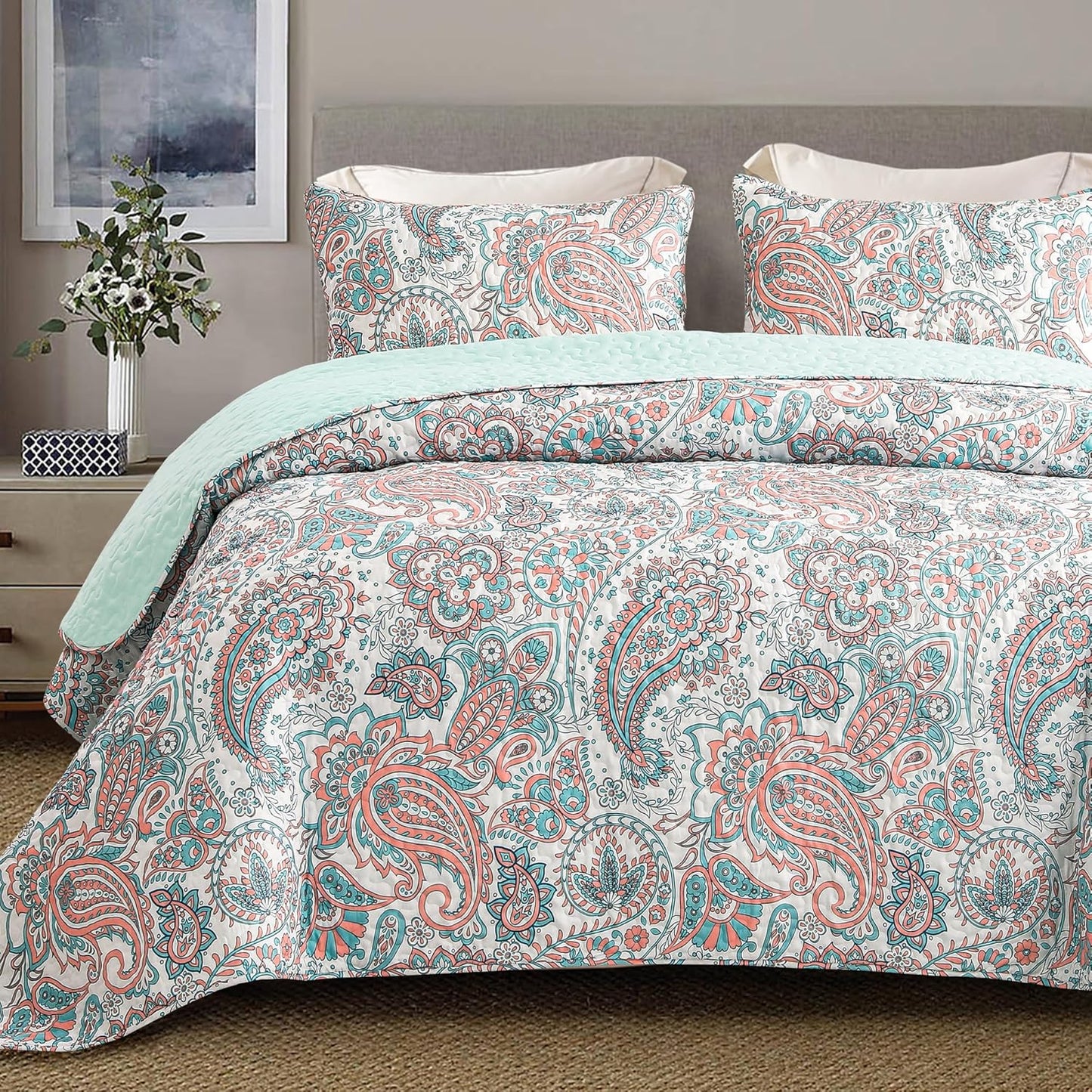 Exclusivo Mezcla Reversible Boho Quilt Set for Queen Size Beds