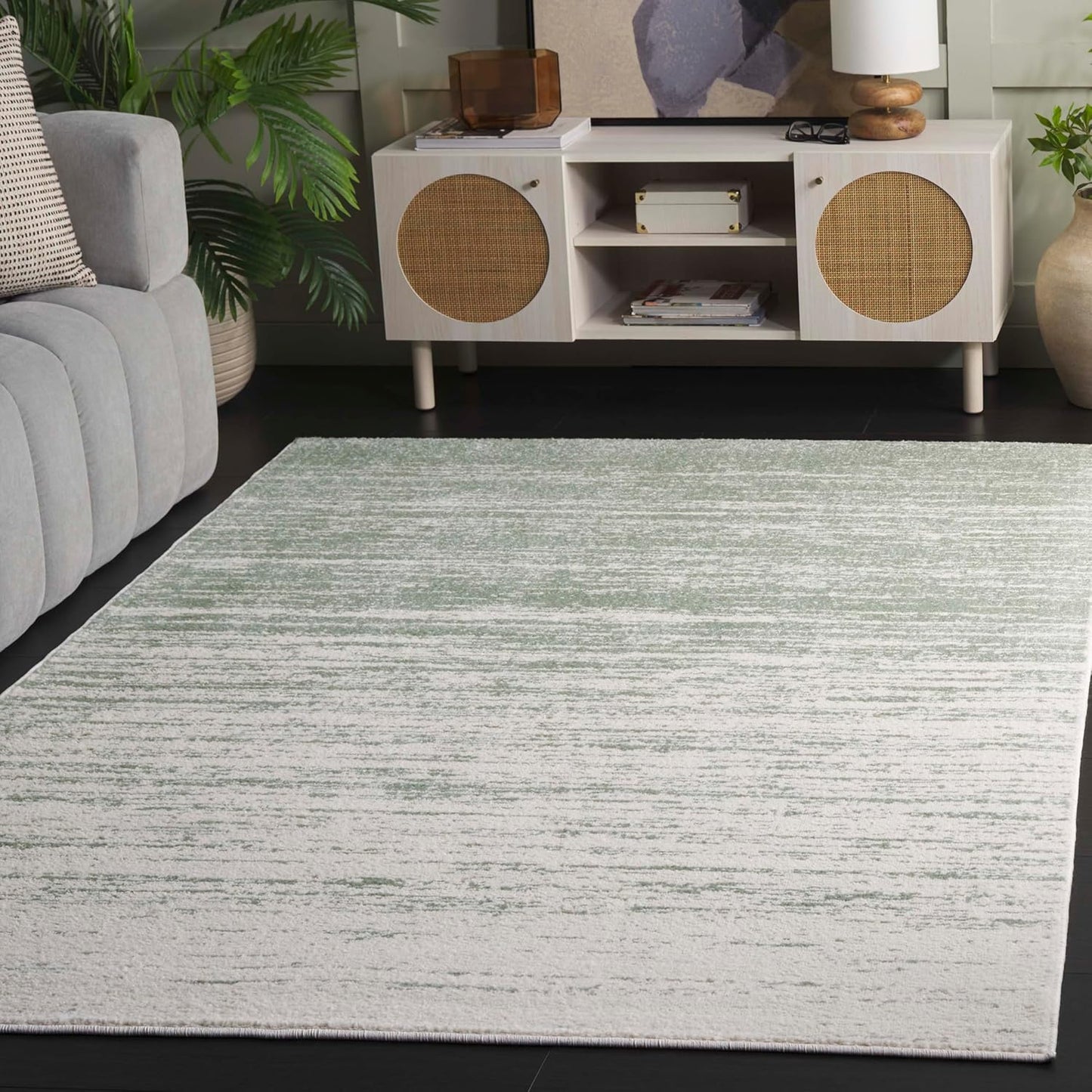 SAFAVIEH Area Rug 6x9 - Adirondack Collection in Sage & Ivory