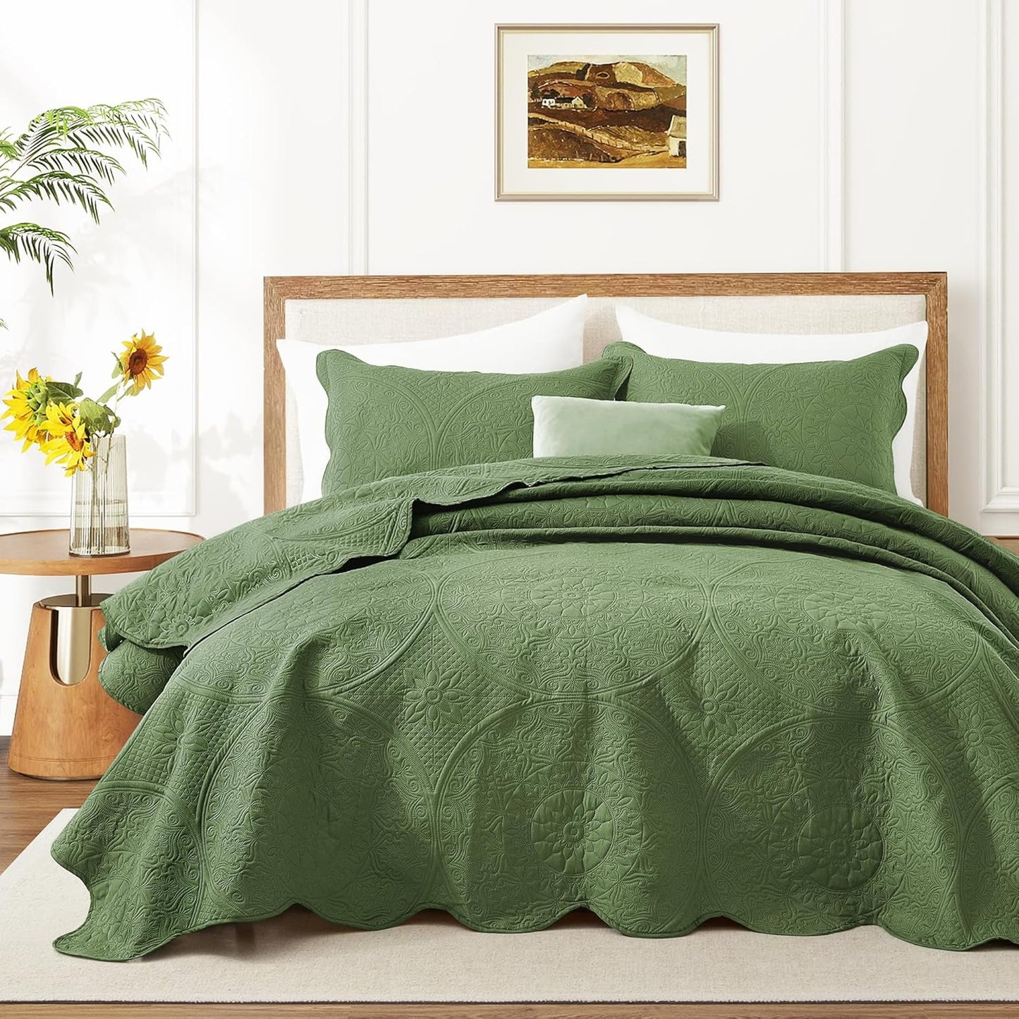 Queen Quilt Bedding Set with Floral Embossed Design for Comfort