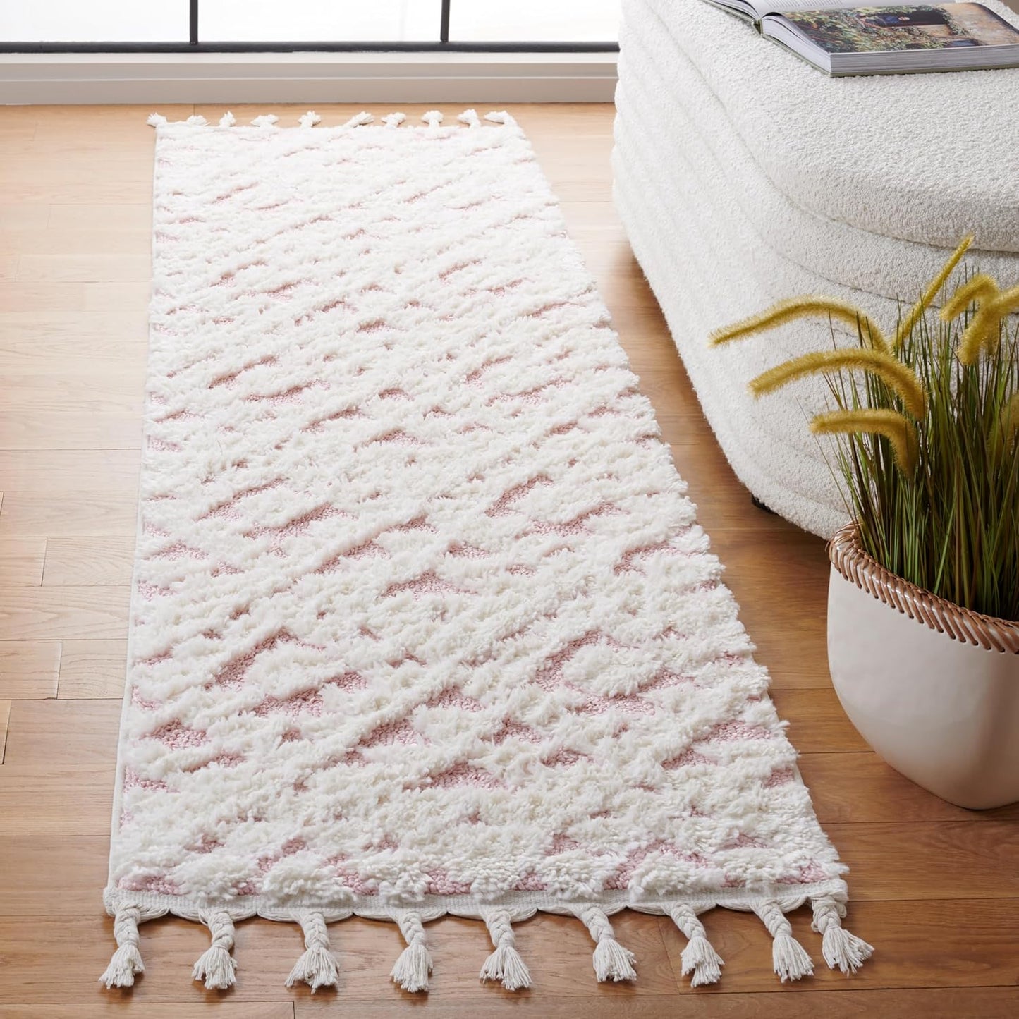 SAFAVIEH Moroccan Tassel Shag Runner Rug - Plush & Cozy Design