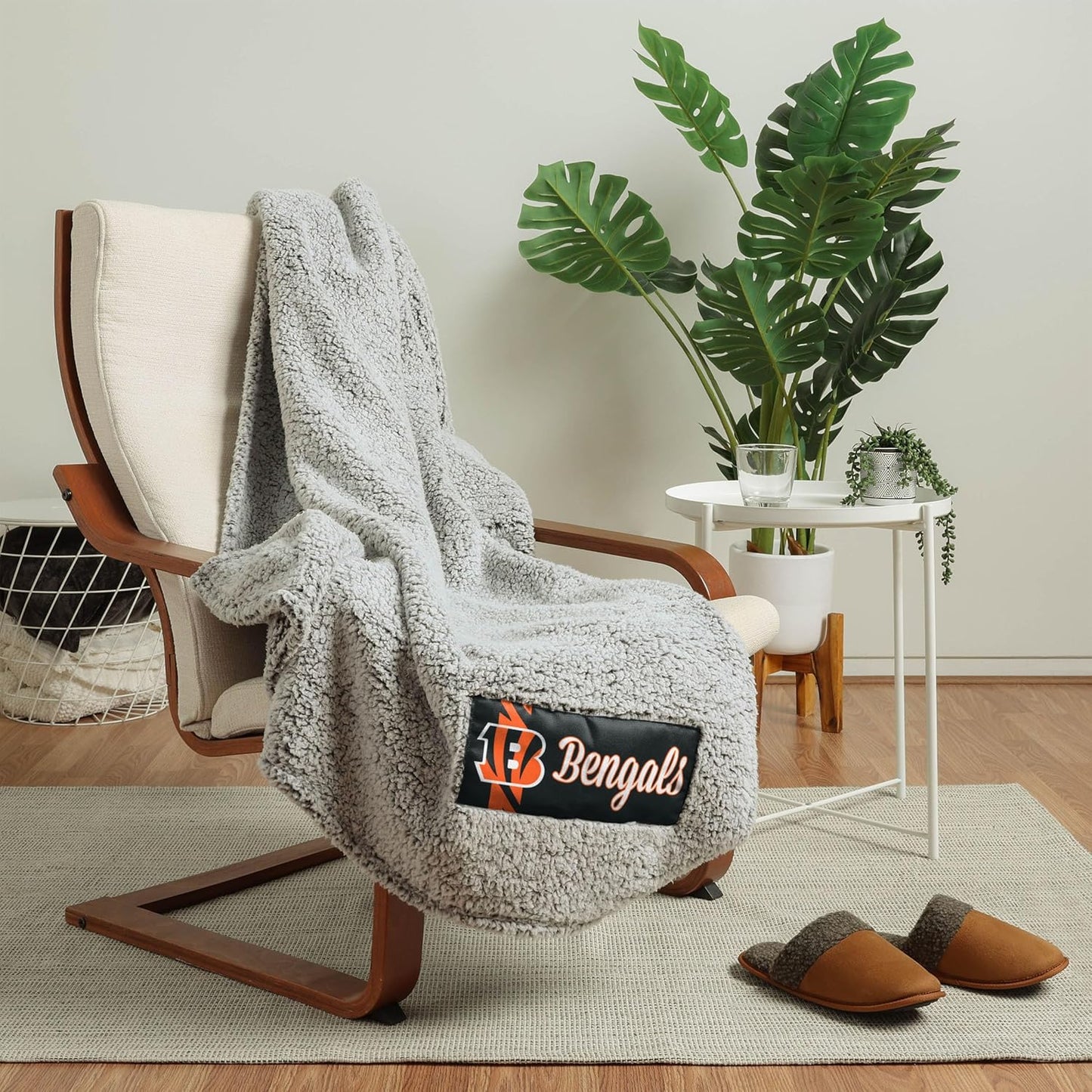 FOCO NFL Team Color Big Logo Cloud Sherpa Blanket for Comfort