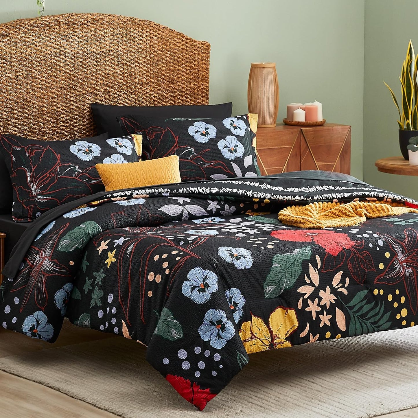 CASAAGUSTO King Comforter Set 7 PCS Black Floral Design