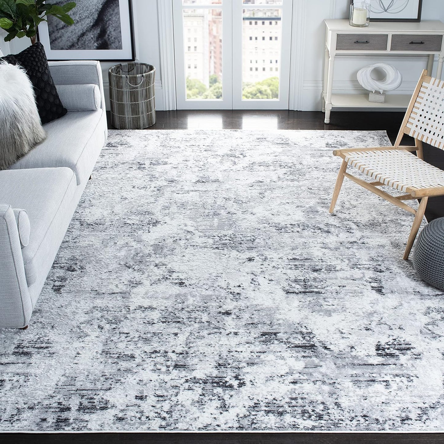 SAFAVIEH Amelia Collection Area Rug - Modern Abstract Design