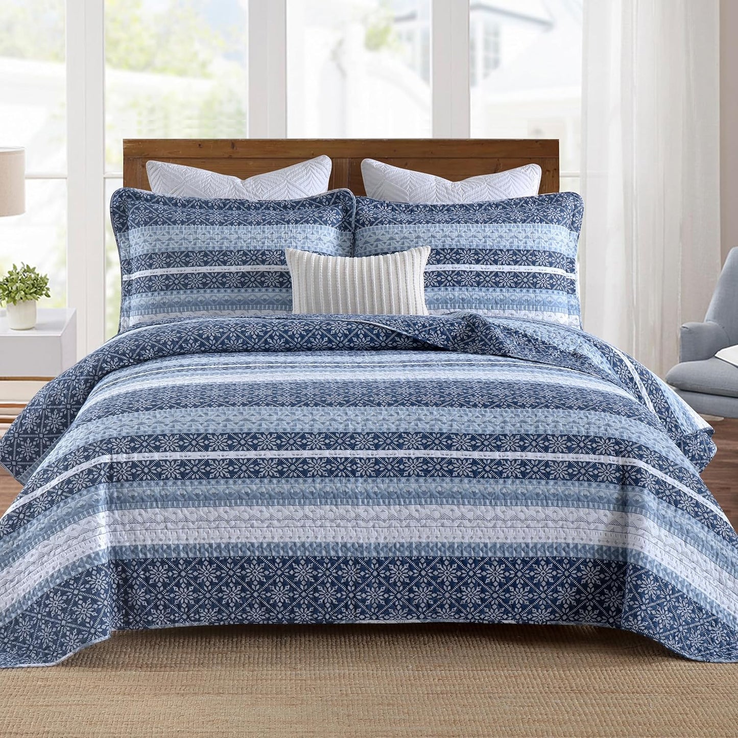 Homzard King Size Quilt Set with Blue White Snowflake Design