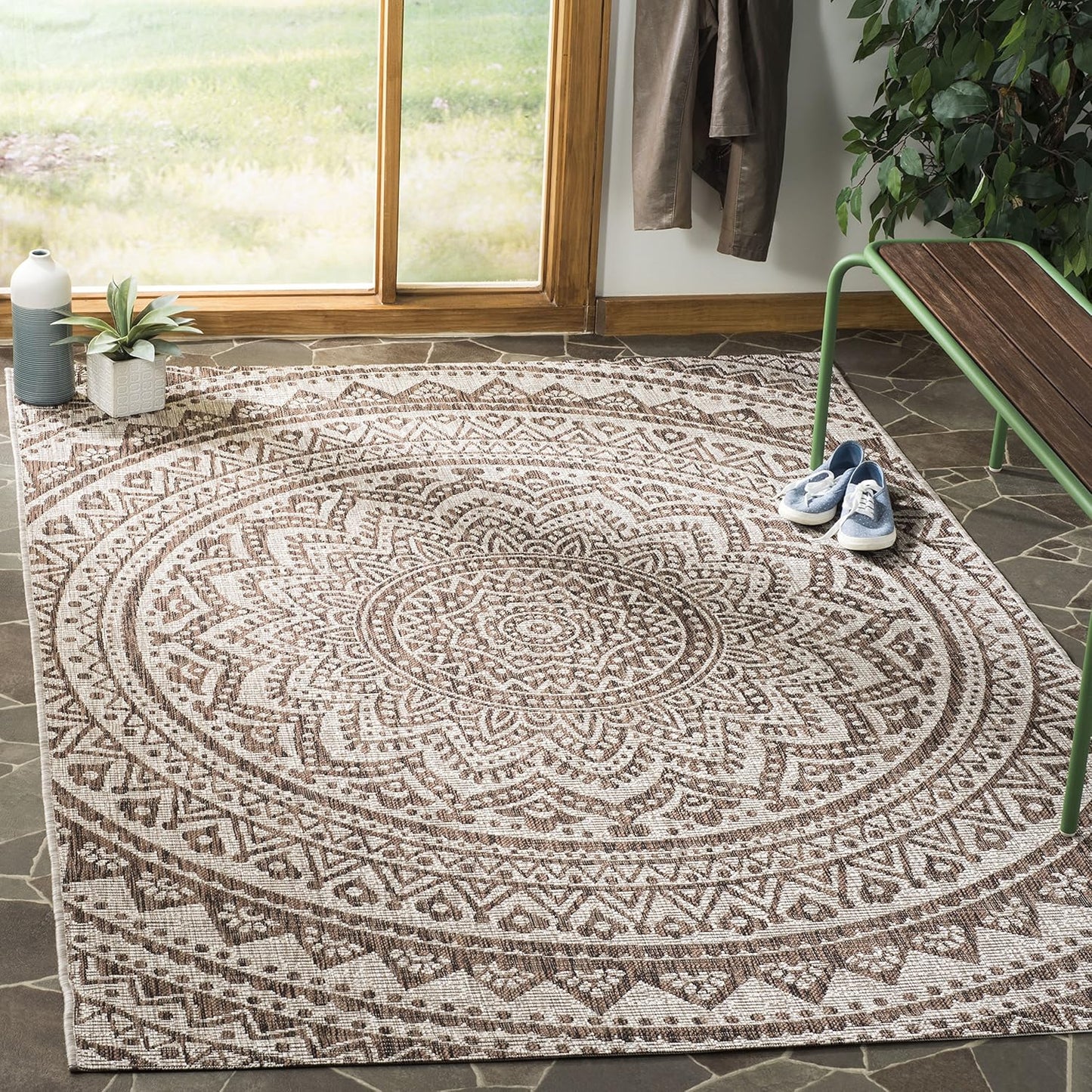 SAFAVIEH Courtyard Collection Area Rug - Stylish & Durable