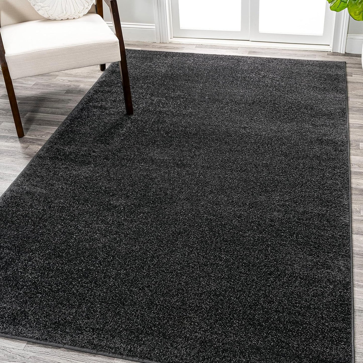 JONATHAN Y Haze Solid Low-Pile Black Indoor Area Rug 3x5