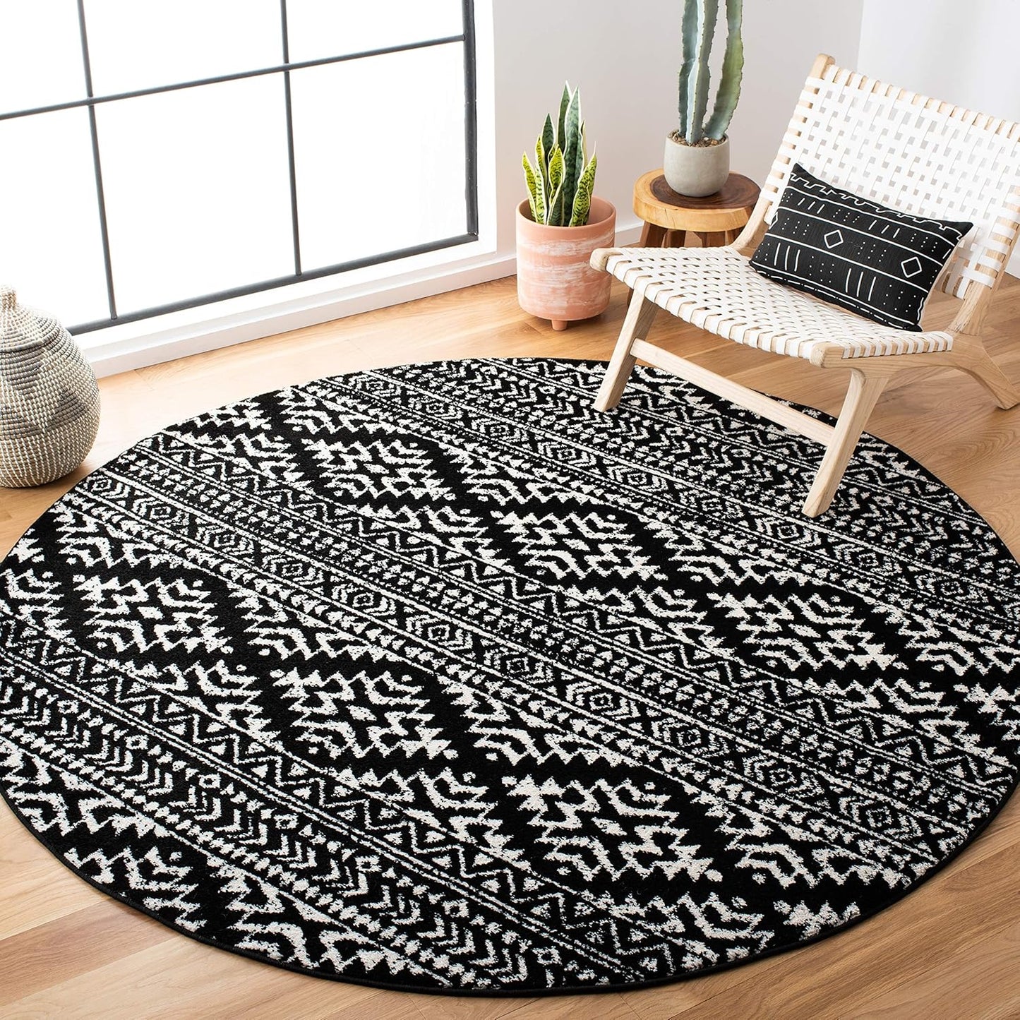 SAFAVIEH Tulum Collection Area Rug - Stylish Black & Ivory Design