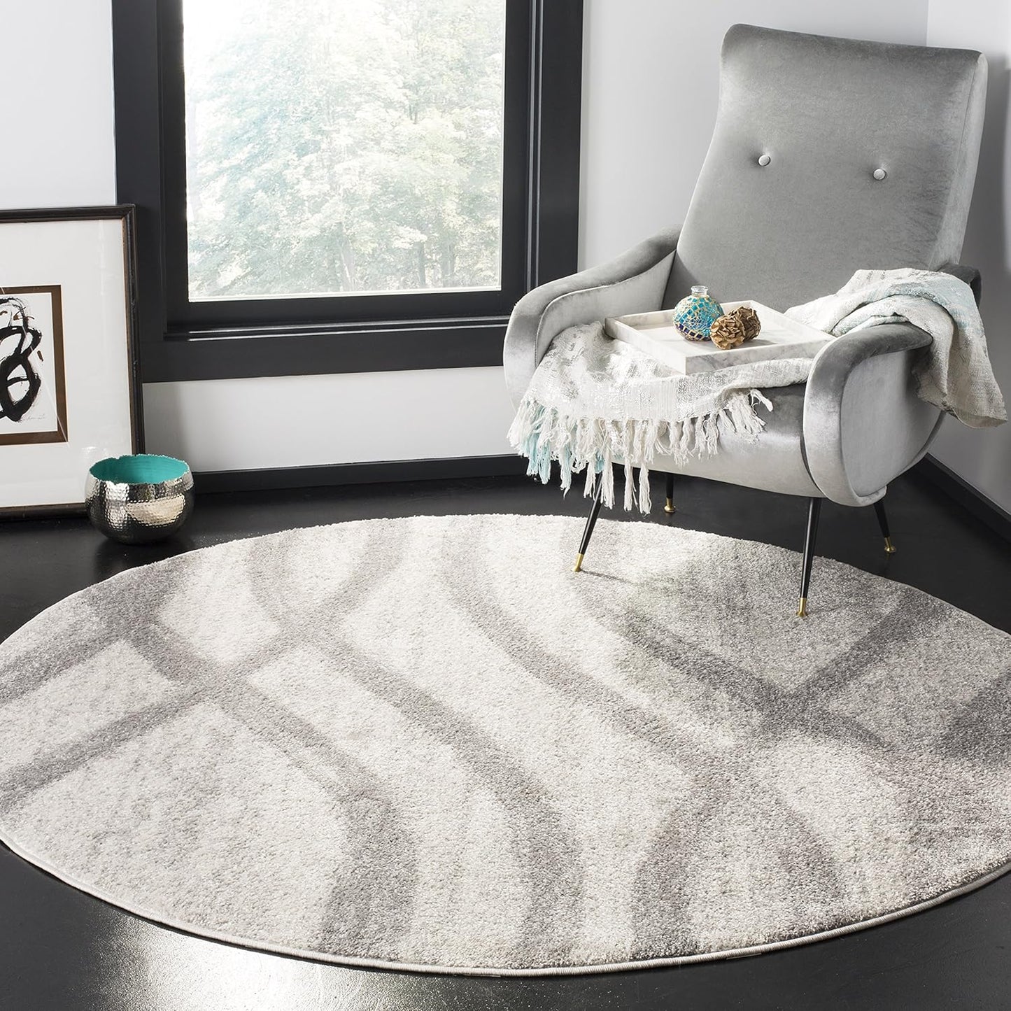 SAFAVIEH Adirondack 8ft Round Cream/Grey Area Rug for Home