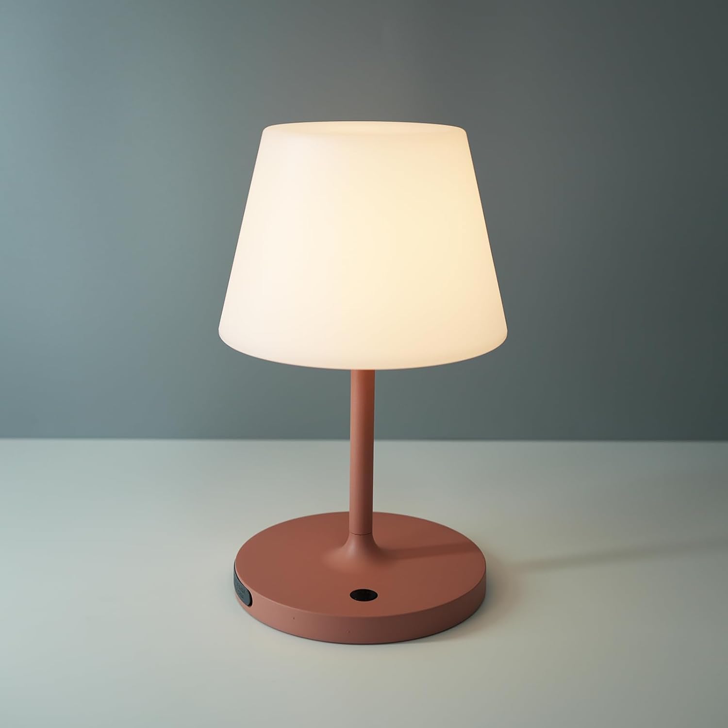 WEILAILUX Outdoor Battery Operated Table Lamp for Versatile Use