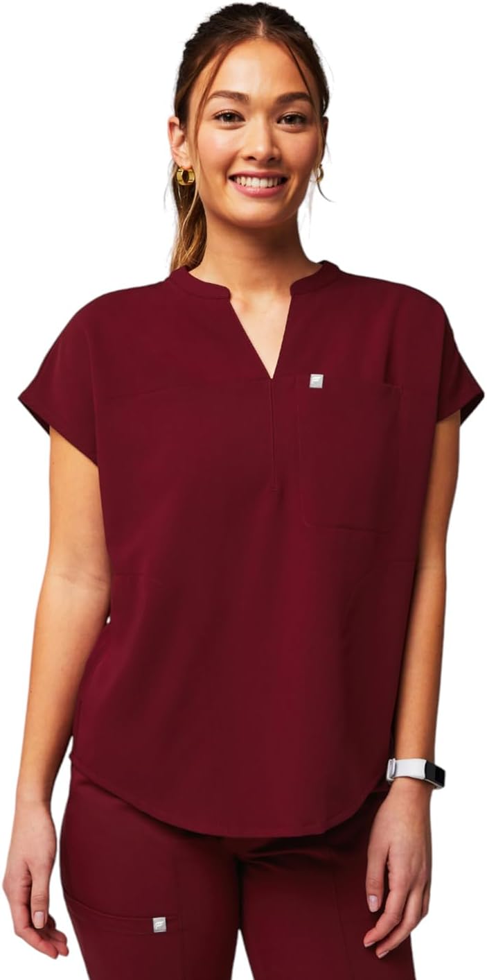 Fabletics Women's Evolve 3-Pocket Scrub Top with Oversized Fit