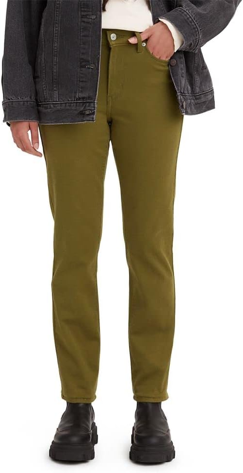 Levi's Women's Classic Straight Jeans for Timeless Style and Comfort