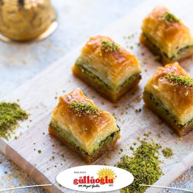 Gulluoglu Dry Baklava with Pistachio - Irresistible Delight