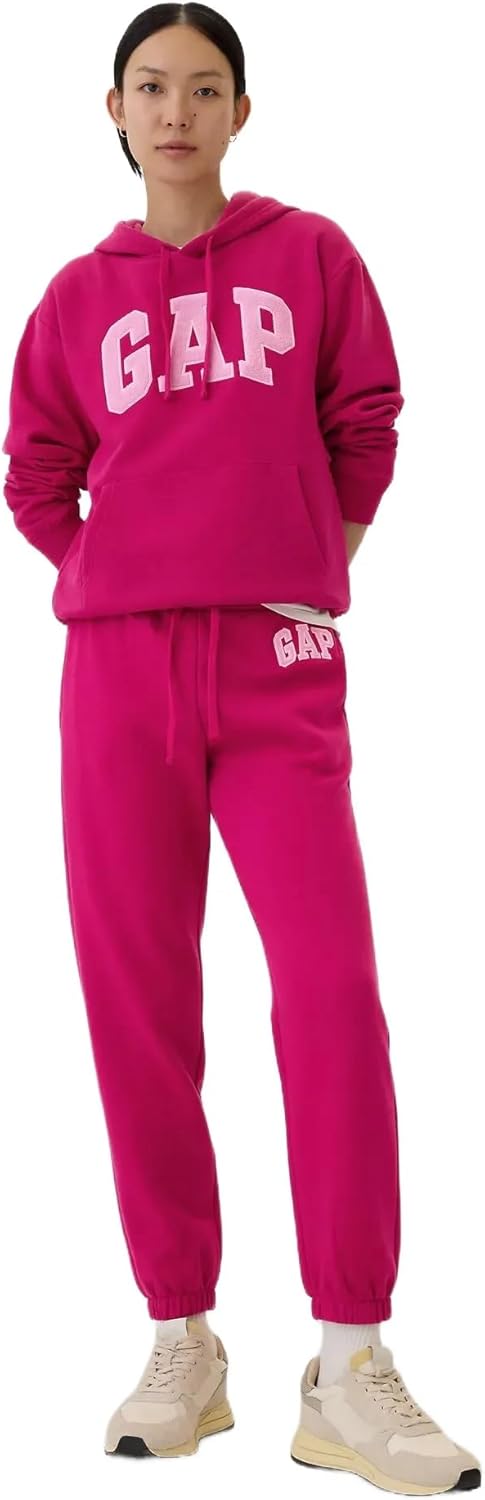 GAP Women's Logo Fleece Jogger for Timeless Vintage Style