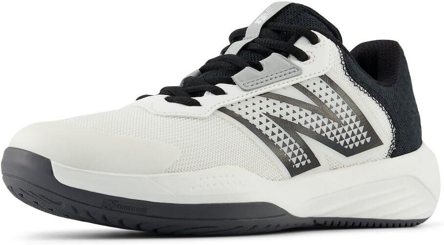 New Balance Women's 696v6 Tennis Shoe for Ultimate Performance
