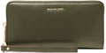 Chic Michael Kors Jet Set Travel Wallet for Everyday Luxury