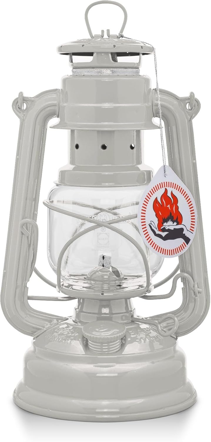 Feuerhand Outdoor Kerosene Lantern - Weather Resistant 10 in Light