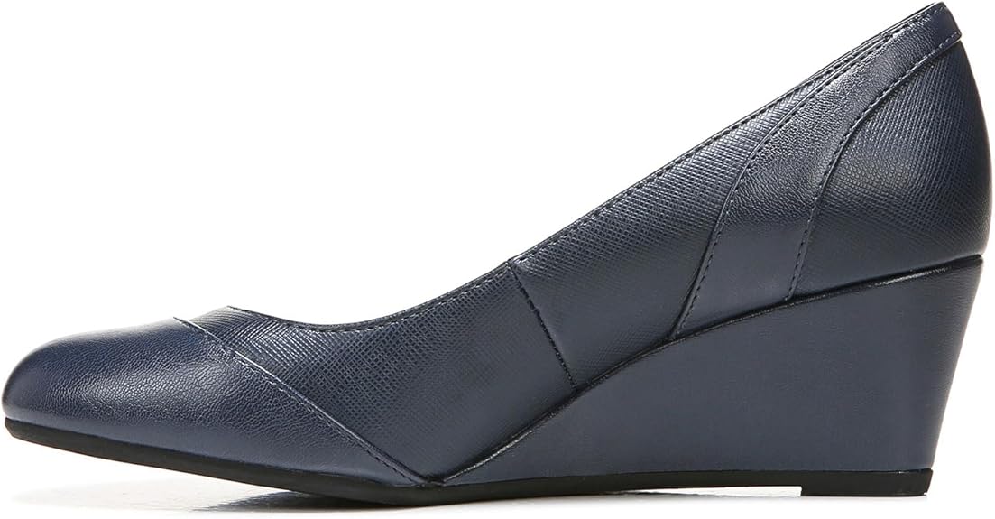 LifeStride Women's Dreams Pump: Stylish Comfort for Every Occasion