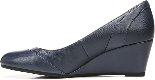 LifeStride Women's Dreams Pump: Stylish Comfort for Every Occasion