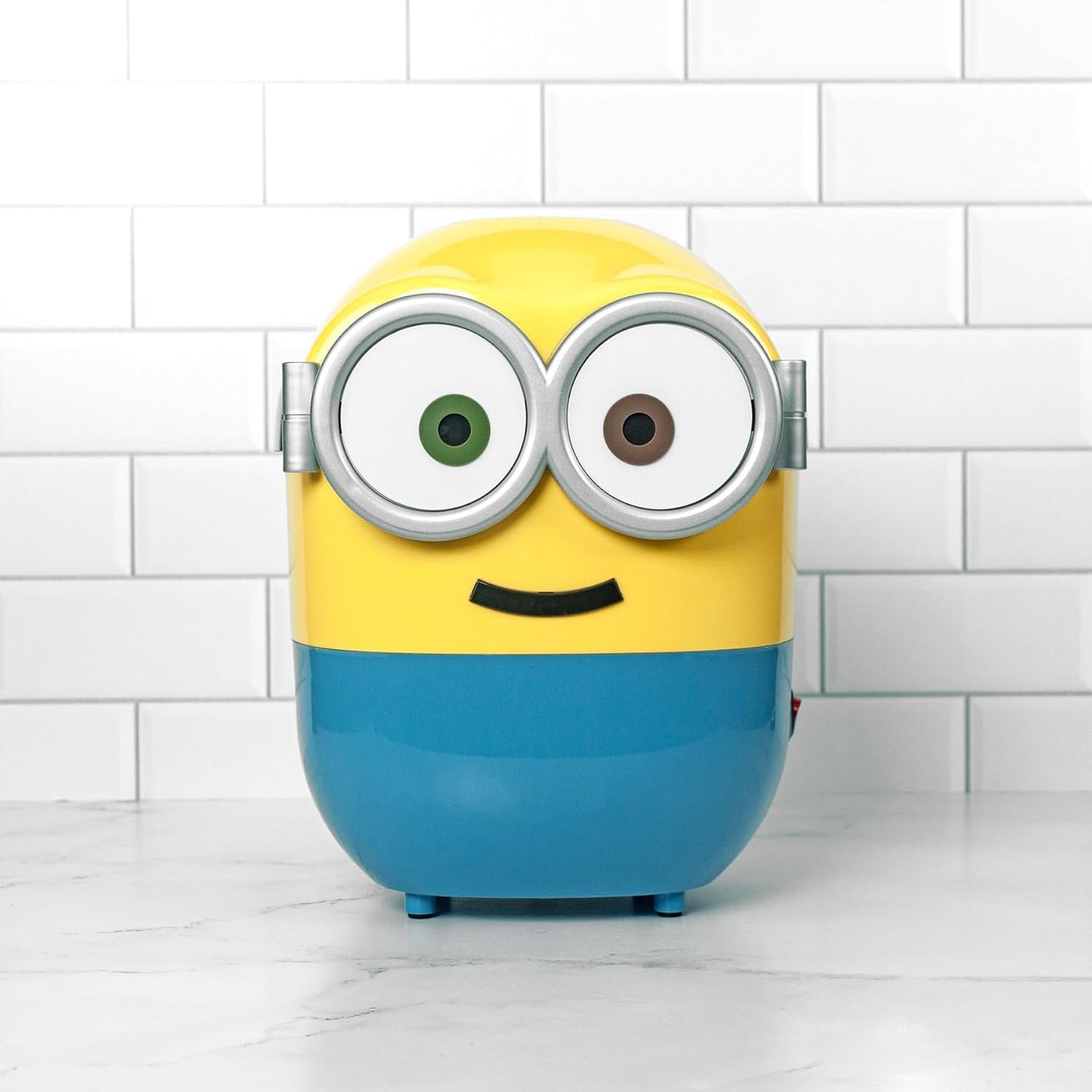 Uncanny Brands Minions Popcorn Maker - Fun Kitchen Appliance