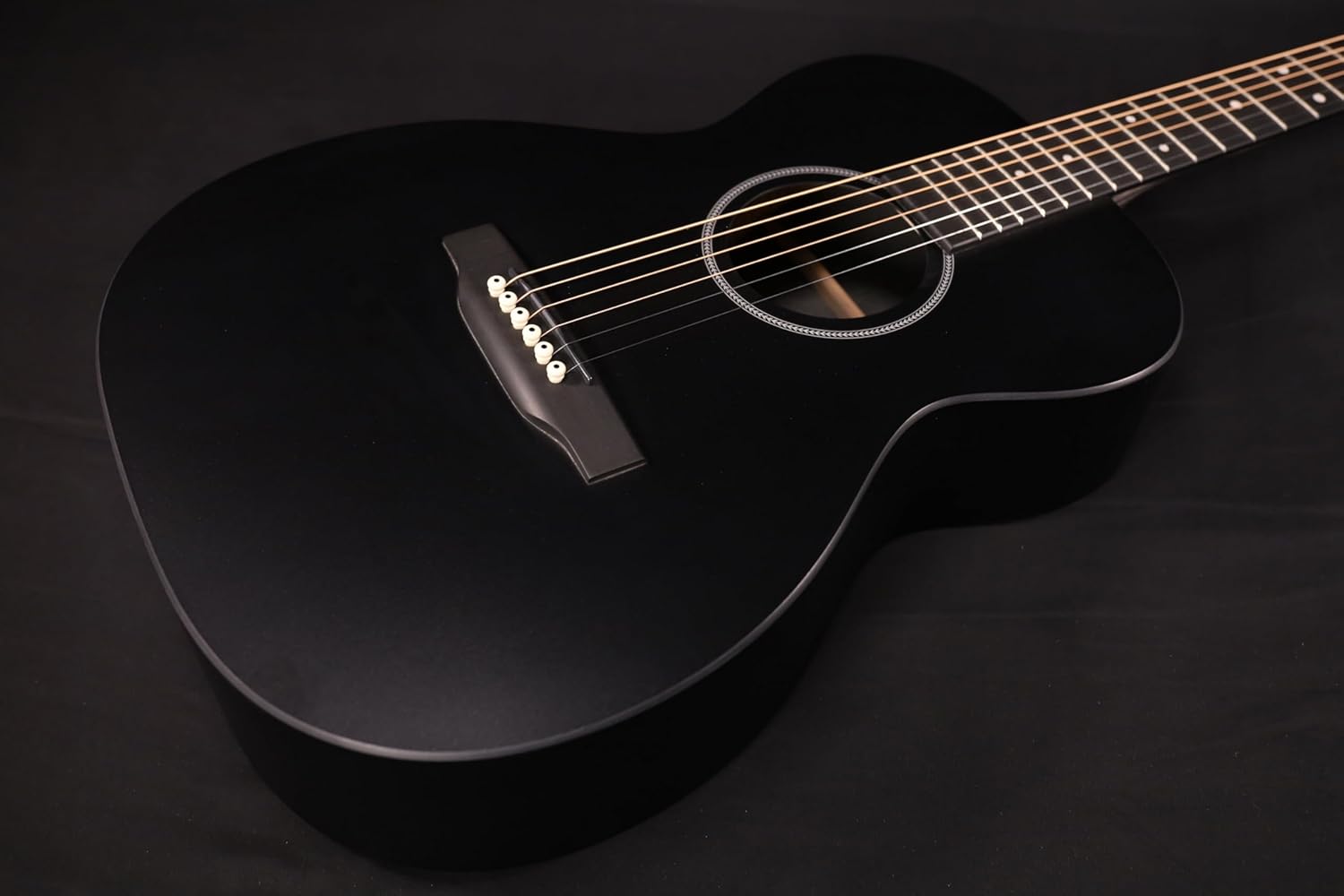 Martin 0-X1 Black: Unbeatable Quality & Style!