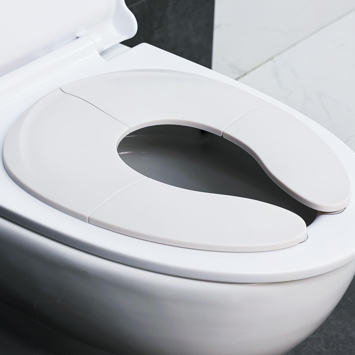 Portable Potty Seat: Foldable & Secure for Toddlers