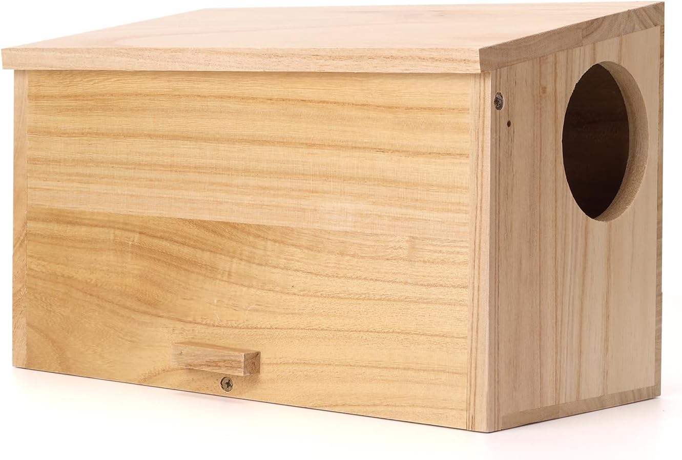 Pine Wood Squirrel House Feeder for Outdoor Nesting Box