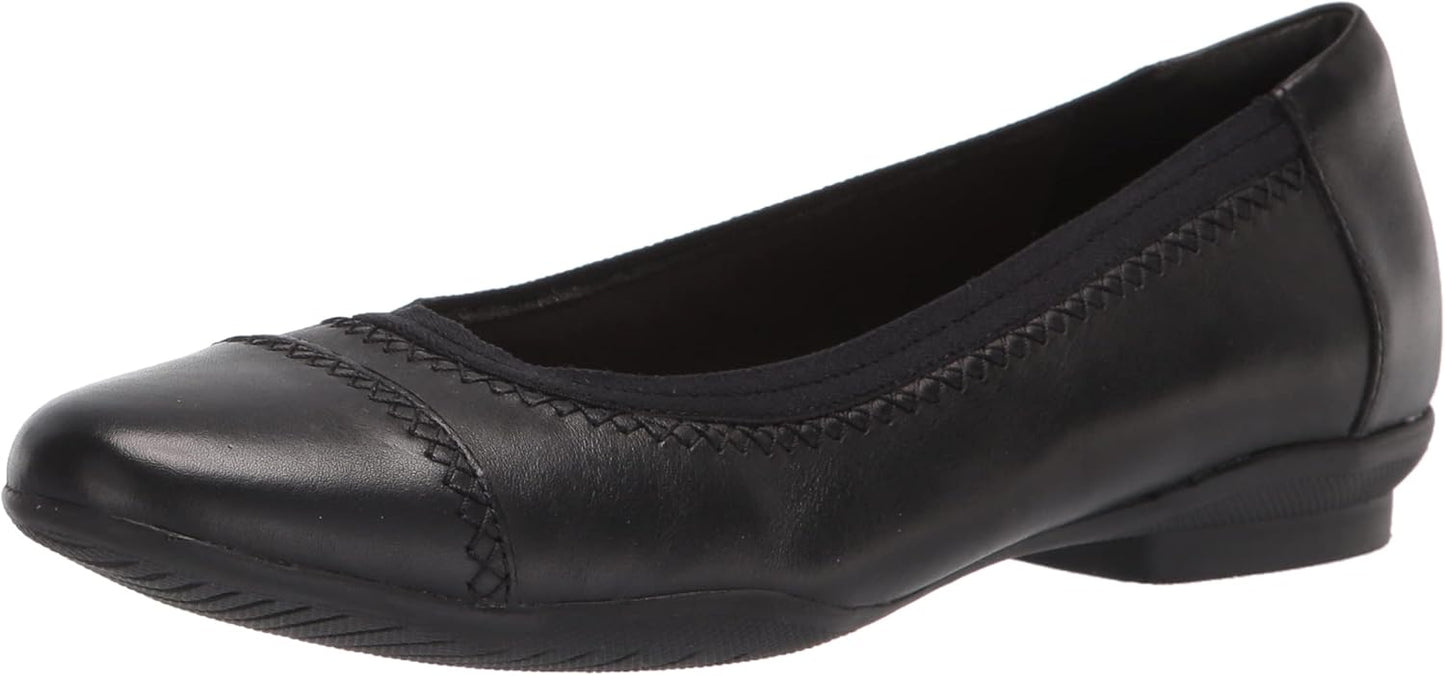 Clarks Women's Sara Ballet Flat - Timeless Elegance and Comfort
