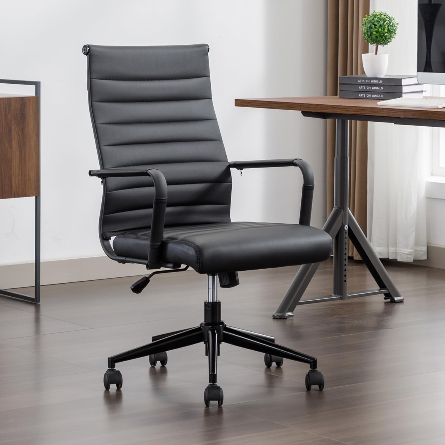 Ergonomic Leather Office Desk Chair for Comfort and Style