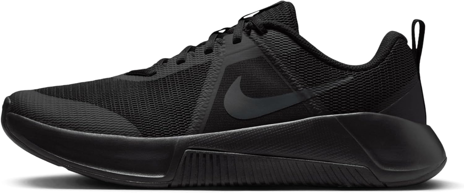 Nike Men's Mc Trainer 3 Sneaker: Stability and Comfort Combined