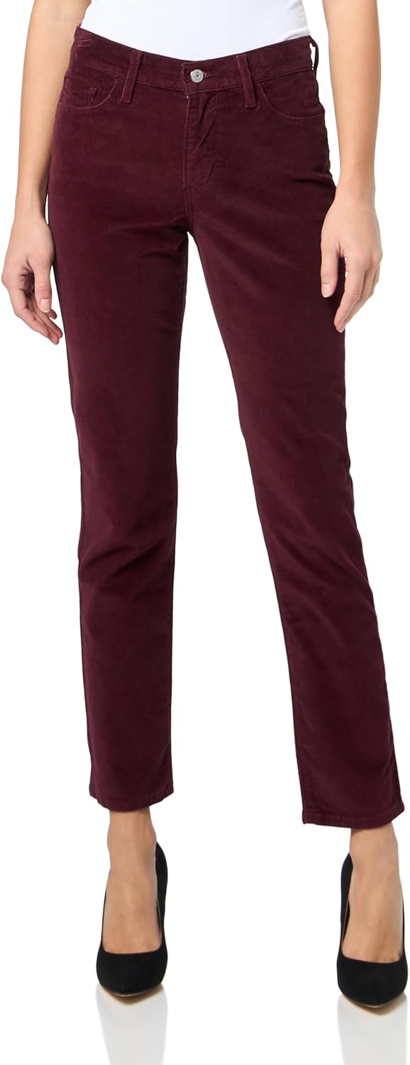 Levi's Women's Classic Straight Jeans for Vintage Style Lovers