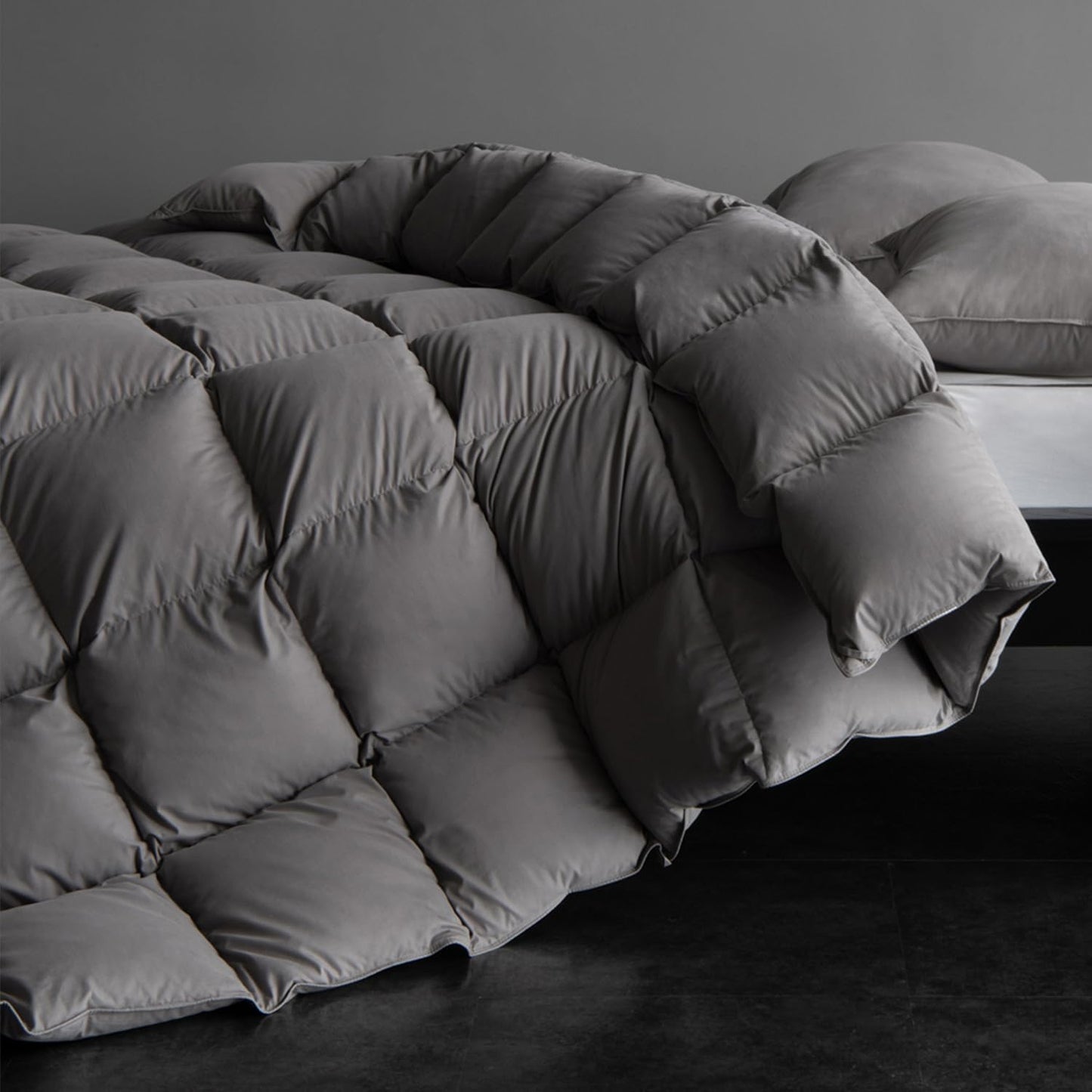 Luxury Down Feather Comforter Queen Size for Cloud-Like Sleep