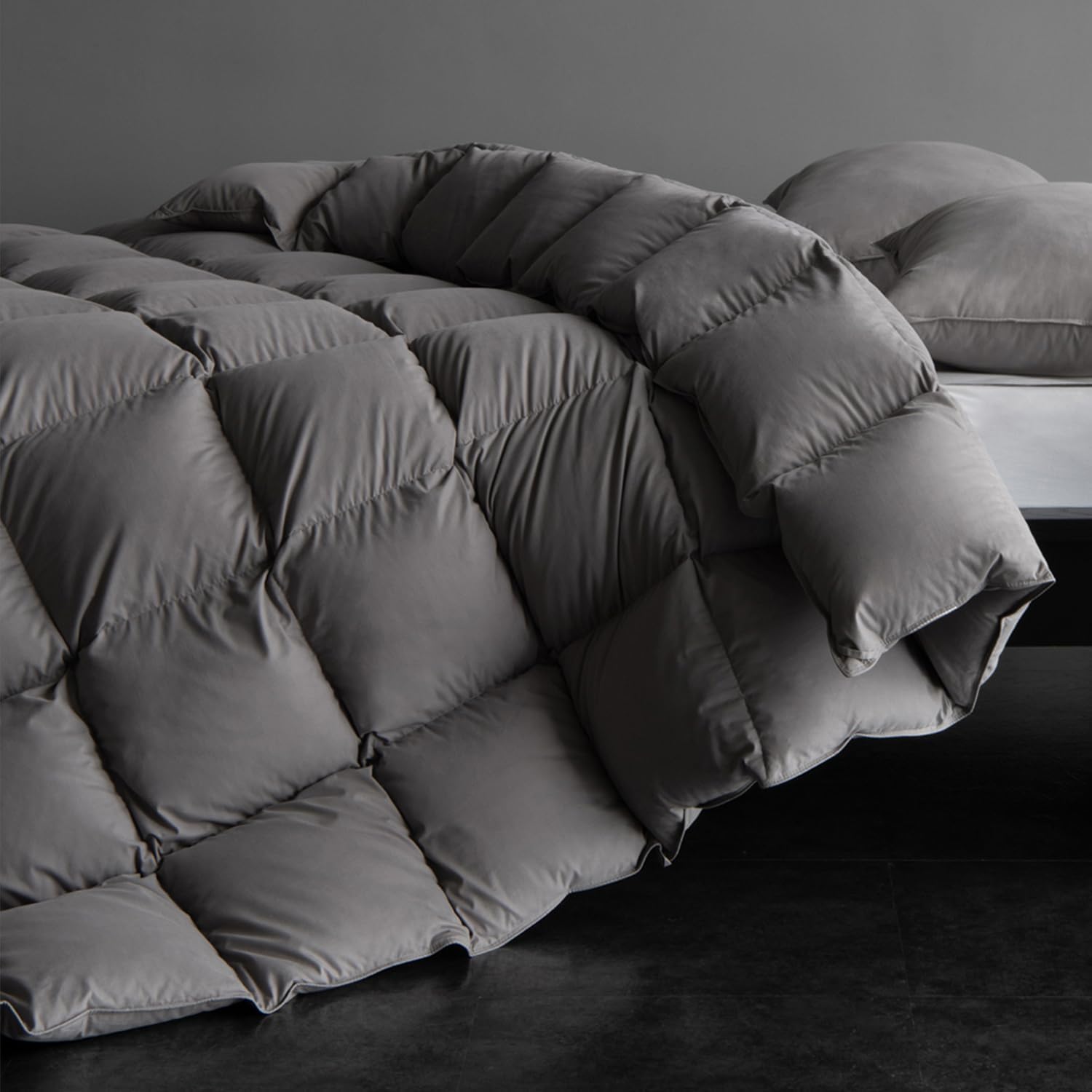 Luxury Down Feather Comforter Queen Size for Cloud-Like Sleep
