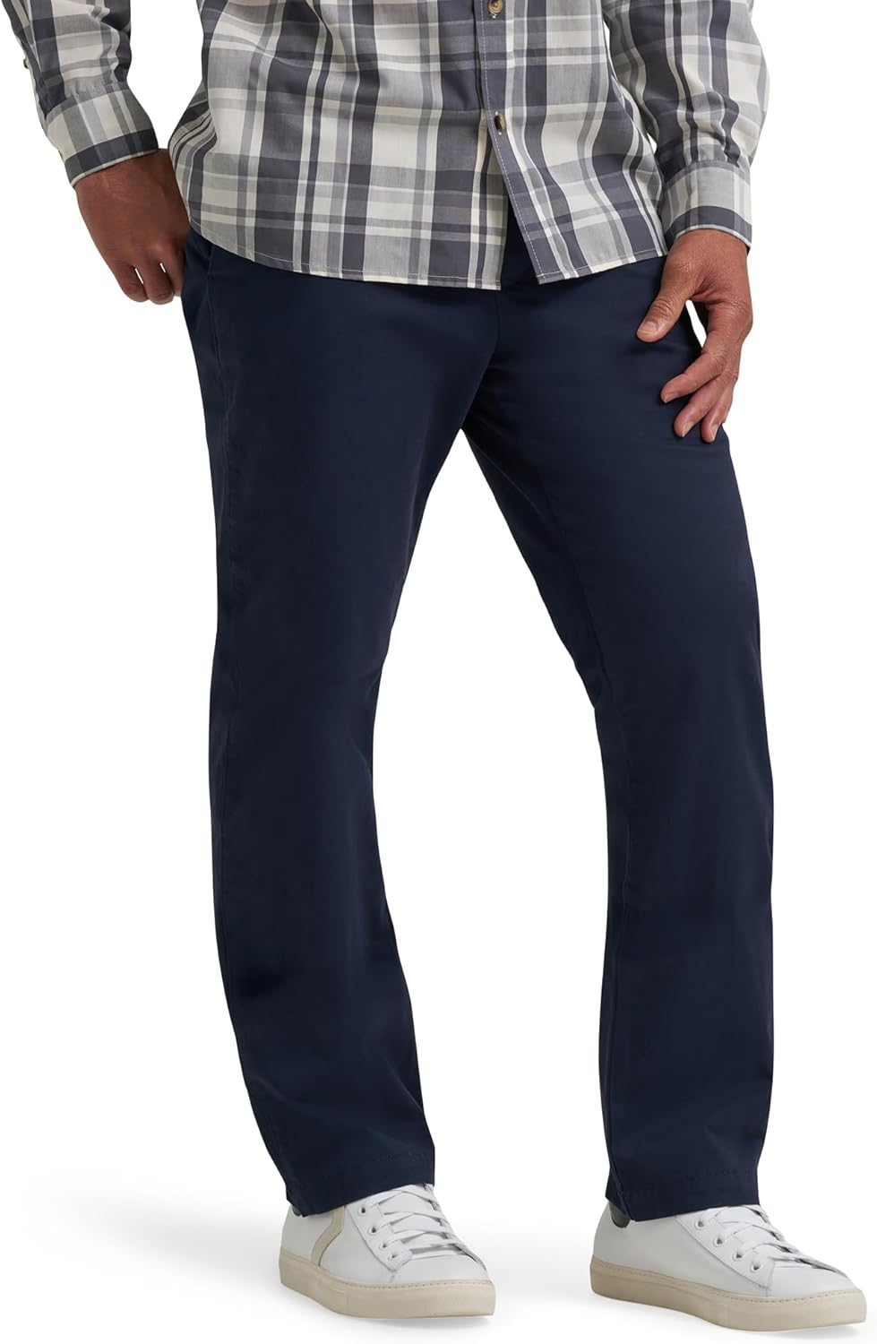Wrangler Men's Straight Fit Flat Front Chino for Everyday Wear