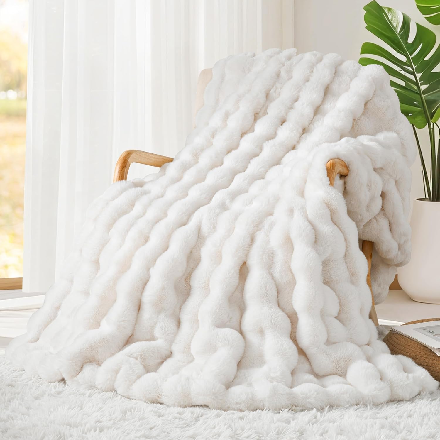 Touchat Luxury 1000GSM Rabbit Faux Fur Blanket for Cozy Warmth