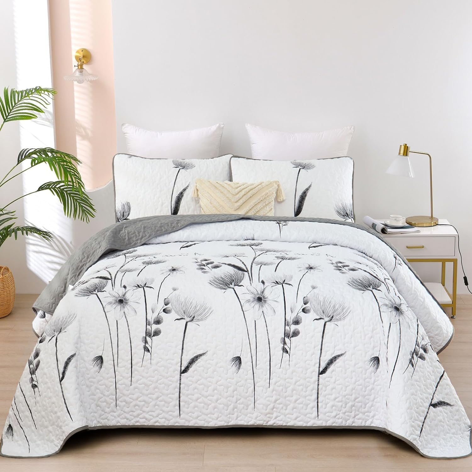 Floral Quilt Set California King Size for Cozy Farmhouse Style