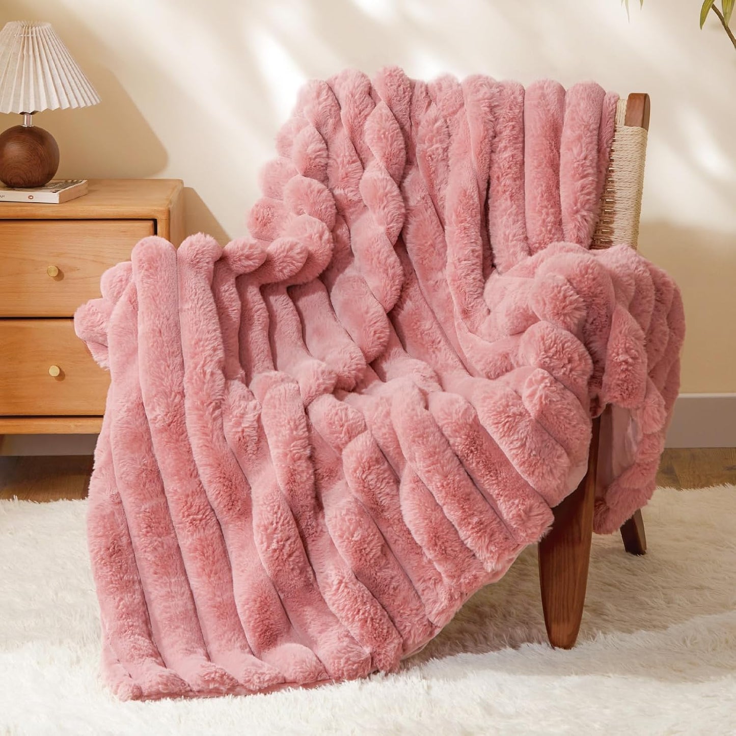 BEDELITE Faux Fur Throw Blanket for Couch, Soft & Cozy Luxury