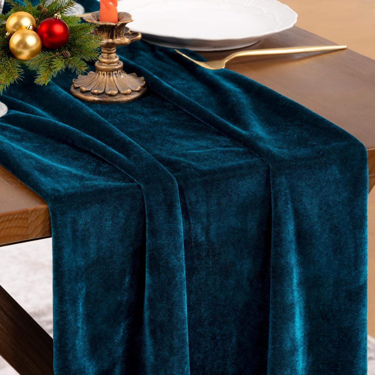 Luxurious Peacock Velvet Table Runner for Elegant Occasions