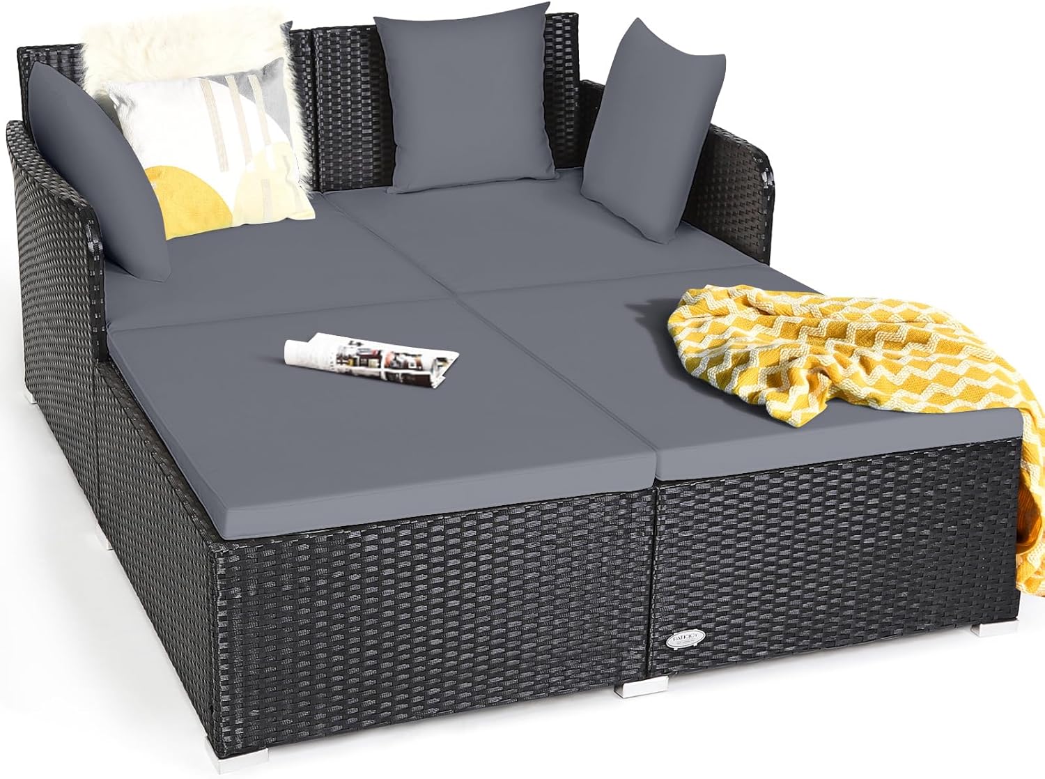 Spacious Outdoor Rattan Daybed for Ultimate Relaxation