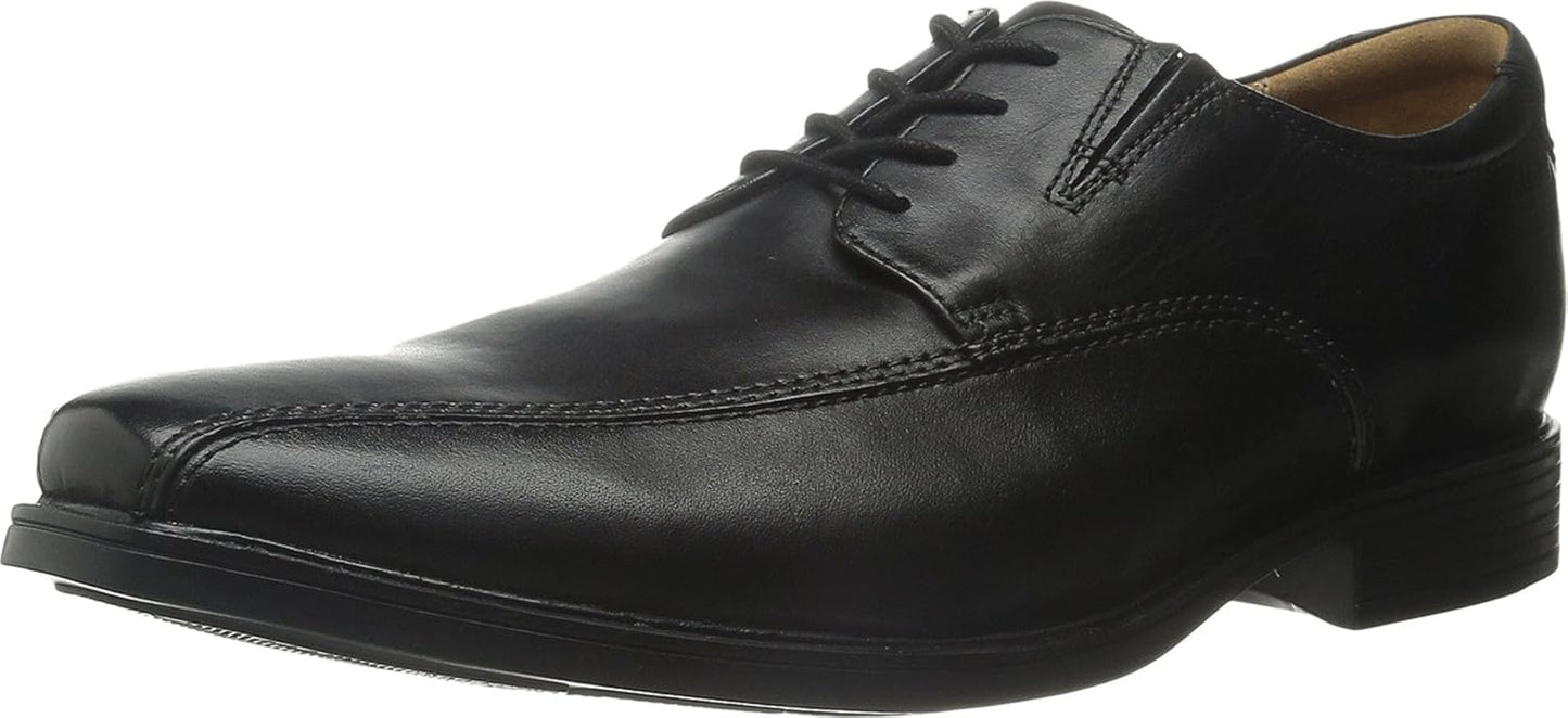 Clarks Men's Tilden Walk Oxford: Classic Style and Comfort