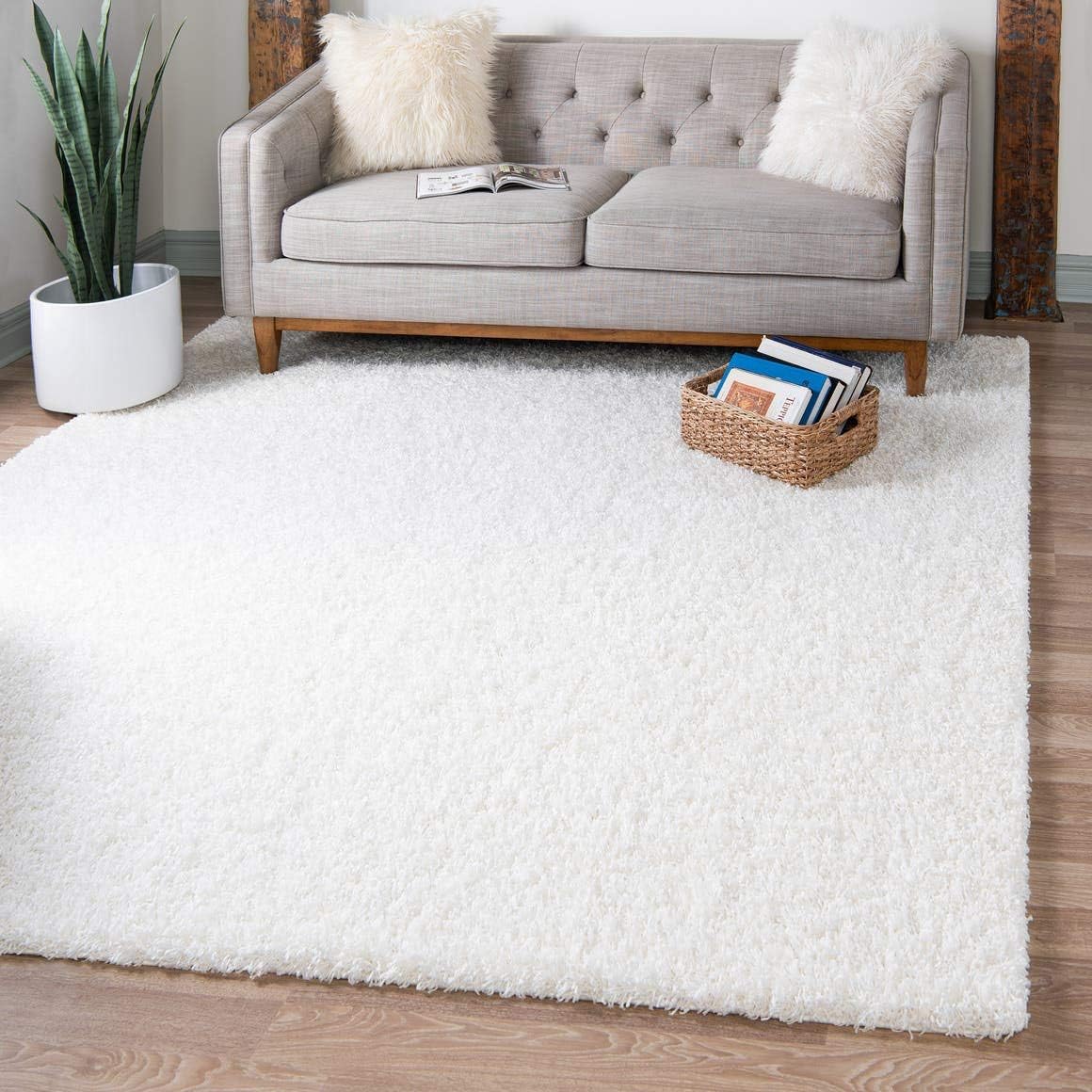 Unique Loom Solid Shag Collection Area Rug for Cozy Spaces