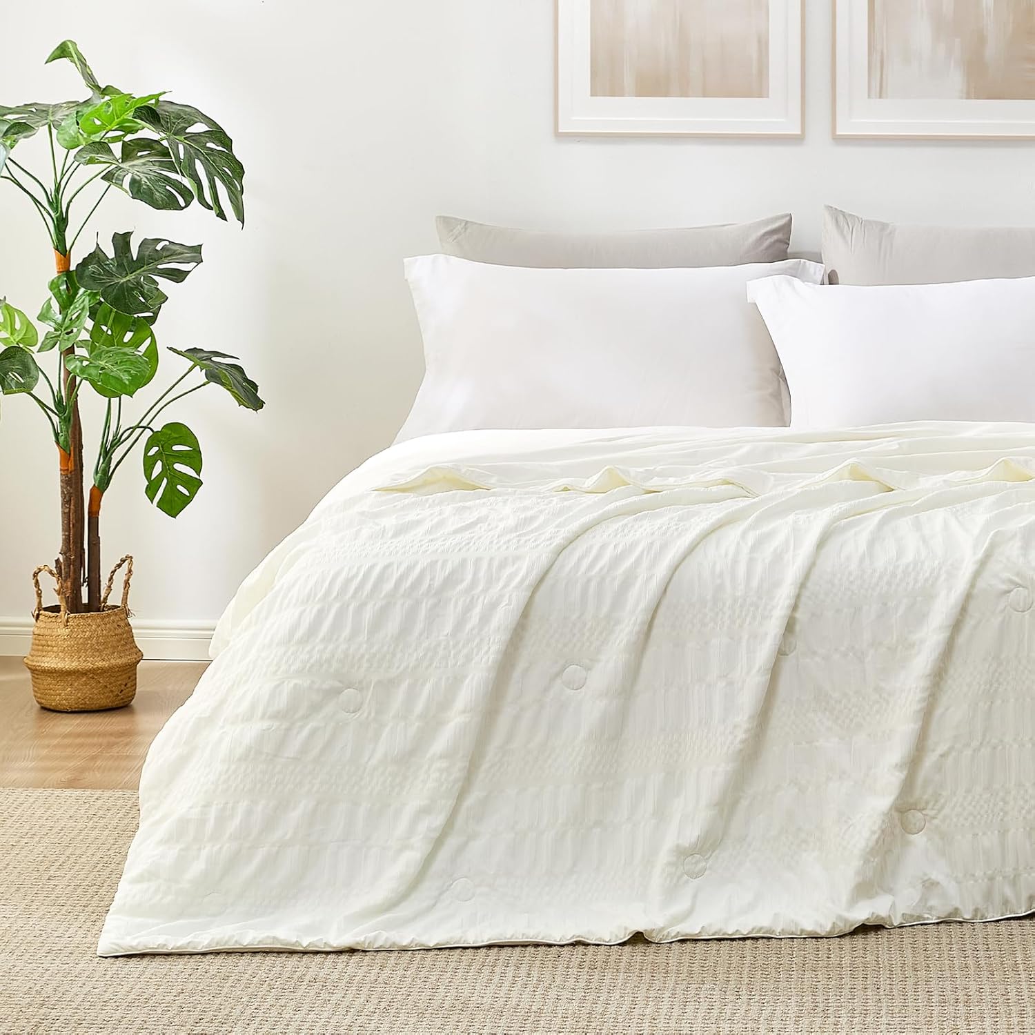 Cozy Bliss Seersucker Cooling Comforter for King Size Beds
