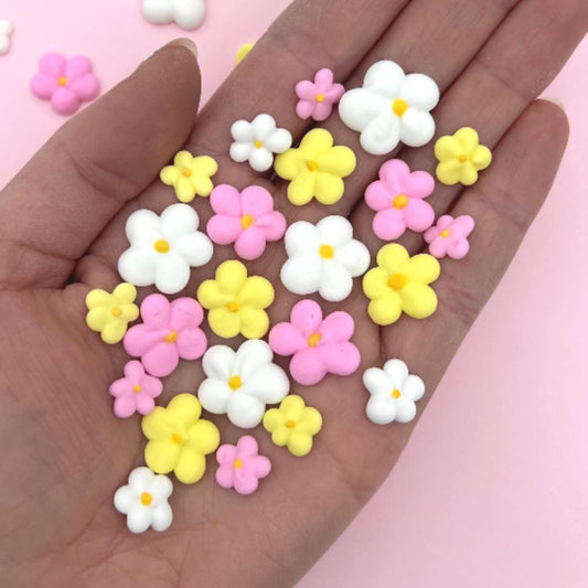 Royal Icing Blossoms for Cakes and Cupcakes by Simply Sucre