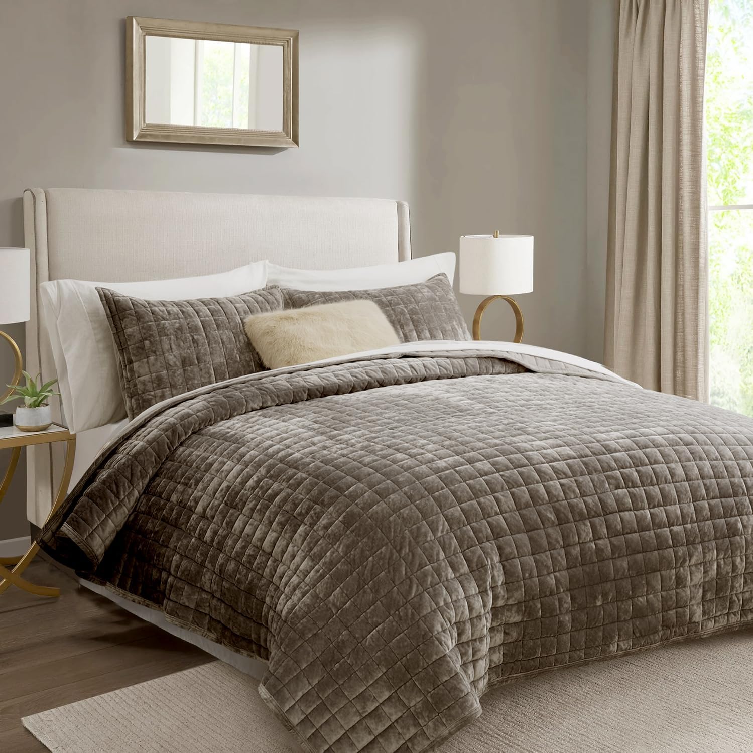 Luxury Velvet Quilt Set for Full Queen Size Bedding Comfort