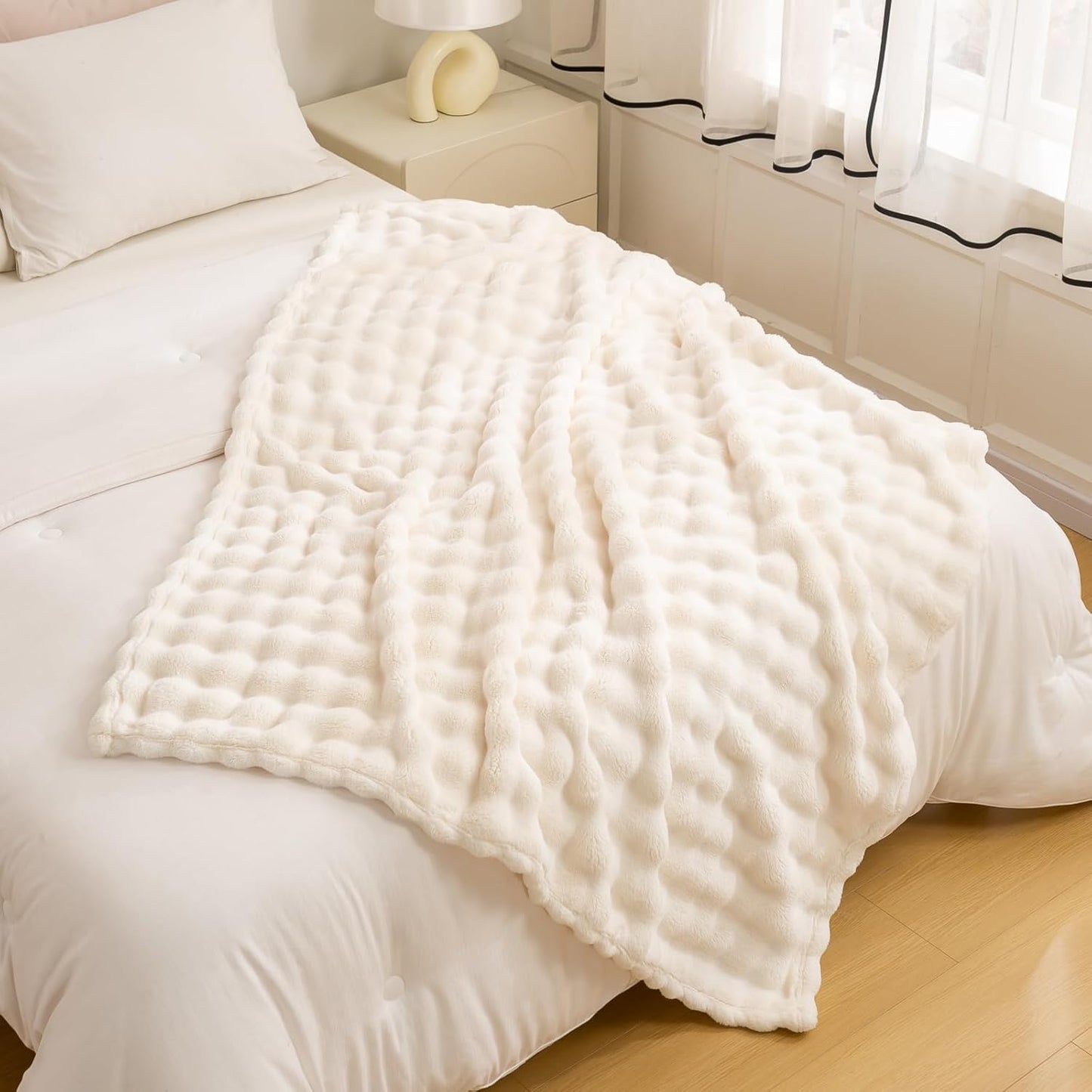 YUSOKI Luxury 3D Bubble Throw Blanket for All Ages, Ivory