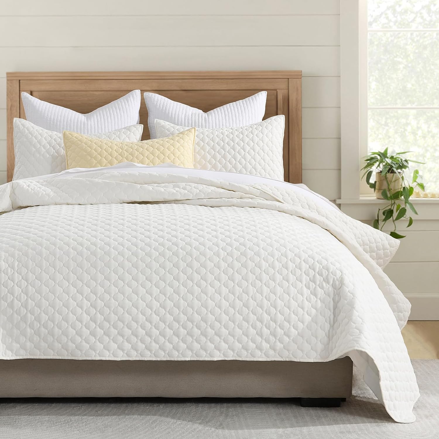 Lightweight King Size Quilt Set with Modern Cloud Pattern