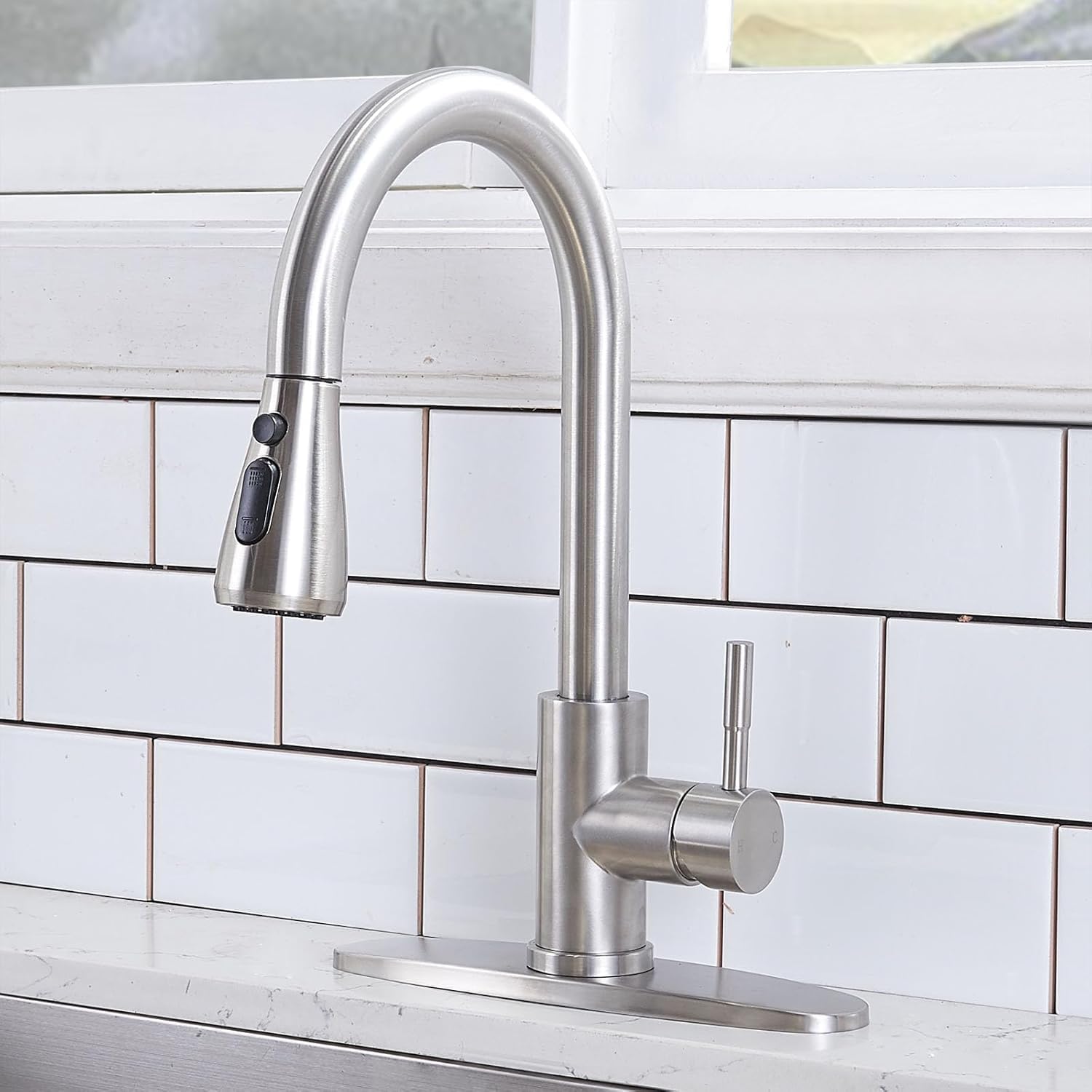 VCCUCINE Kitchen Faucet with Pull Down Sprayer for Modern Homes
